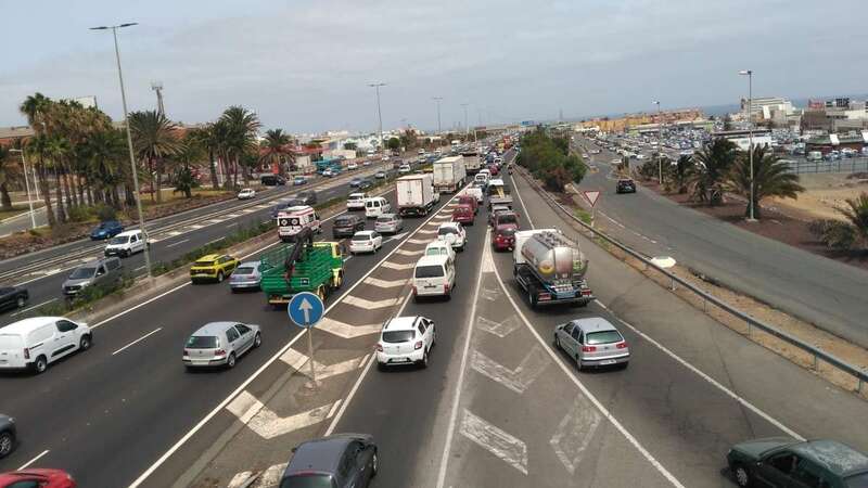 El suceso ha originado una gran retención de tráfico a la altura de Alcampo (Foto TA)